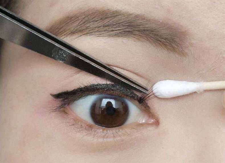 眼线总晕妆？C型笔三招定妆省2小时