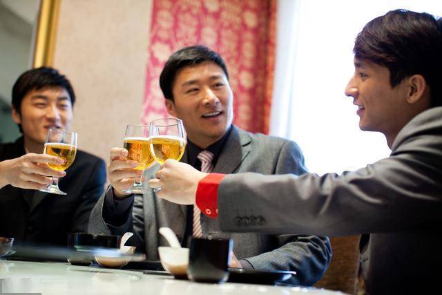 中国式秘书_酒局怎么应对_三大话术避开雷区