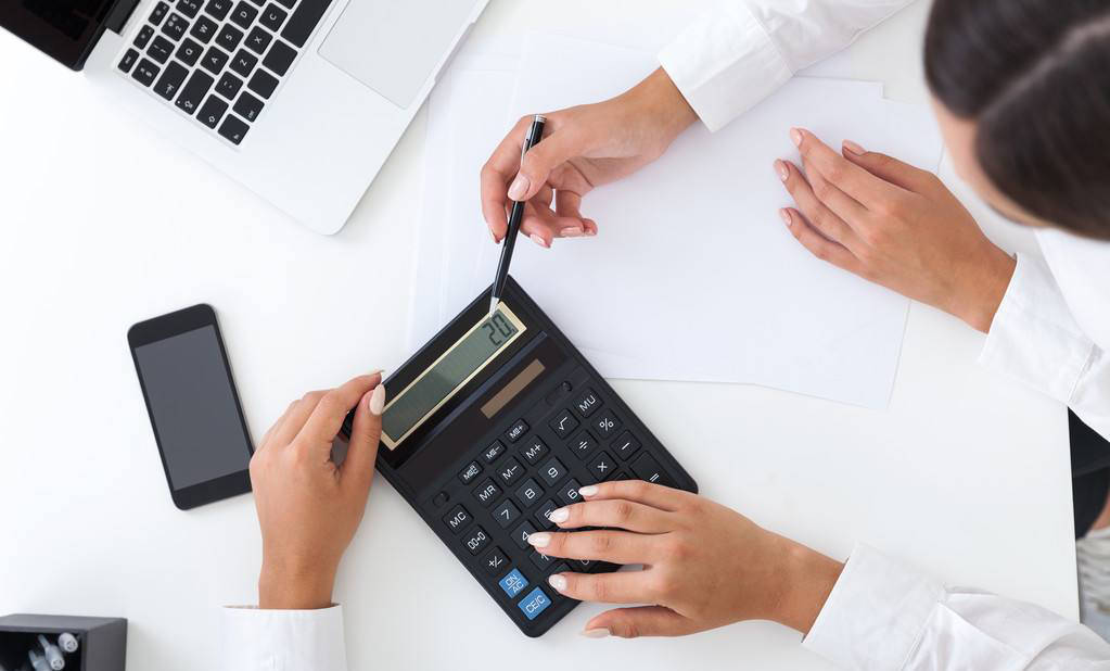 软件开发服务费计入哪个会计科目？不同场景详解