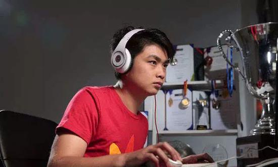 陈琦栋如何从网吧少年逆袭成电竞教父？