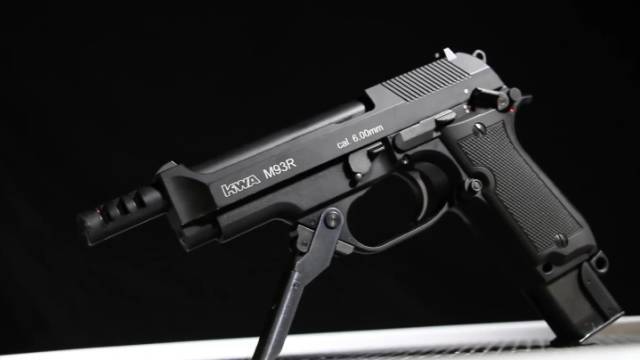 BerettaM93R：为何这款三连发手枪成为特种部队的传奇？