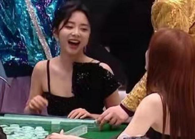 陪美女打麻将怎样才能不输钱还讨人喜欢？