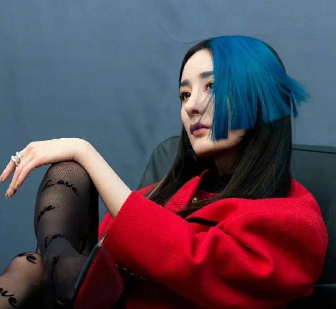 普通人能hold住杨幂同款蓝色短发吗？