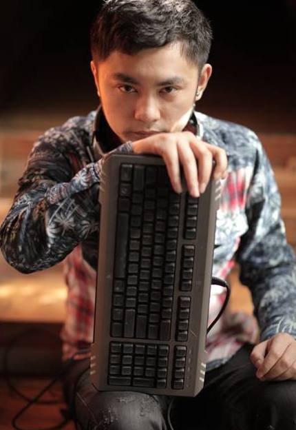 陈琦栋如何从网吧少年逆袭成电竞教父？