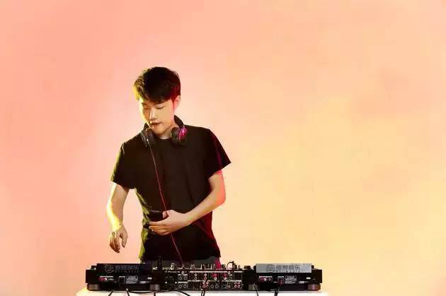 音浪太强不晃会被撞到地面？亲测三款音浪杀手的生存指南