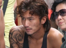 逆战谢霆锋纹身深度评测:为什么它能成为经典角色符号? 逆战谢霆锋纹身深度评测:为什么它能成为经典角色符号?