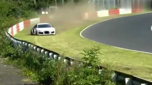 为什么你的赛车总在弯道翻进草丛？