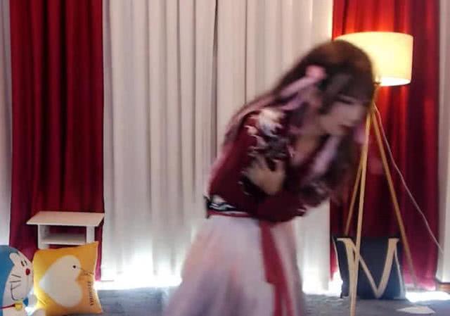 直播时衣服突然滑落怎么办? 直播时衣服突然滑落怎么办?