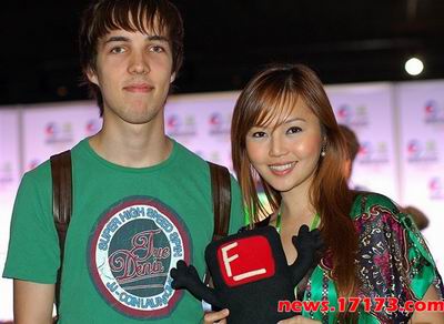 兽王Grubby老婆啥来头_从新加坡小姐到电竞教母_三大逆袭密码全解析