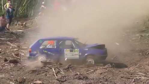 为什么你的赛车总在弯道翻进草丛？