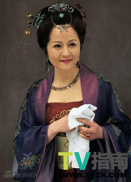 薛姨妈到底啥人设_豪门贵妇生存法则_三天读懂红楼第一妈