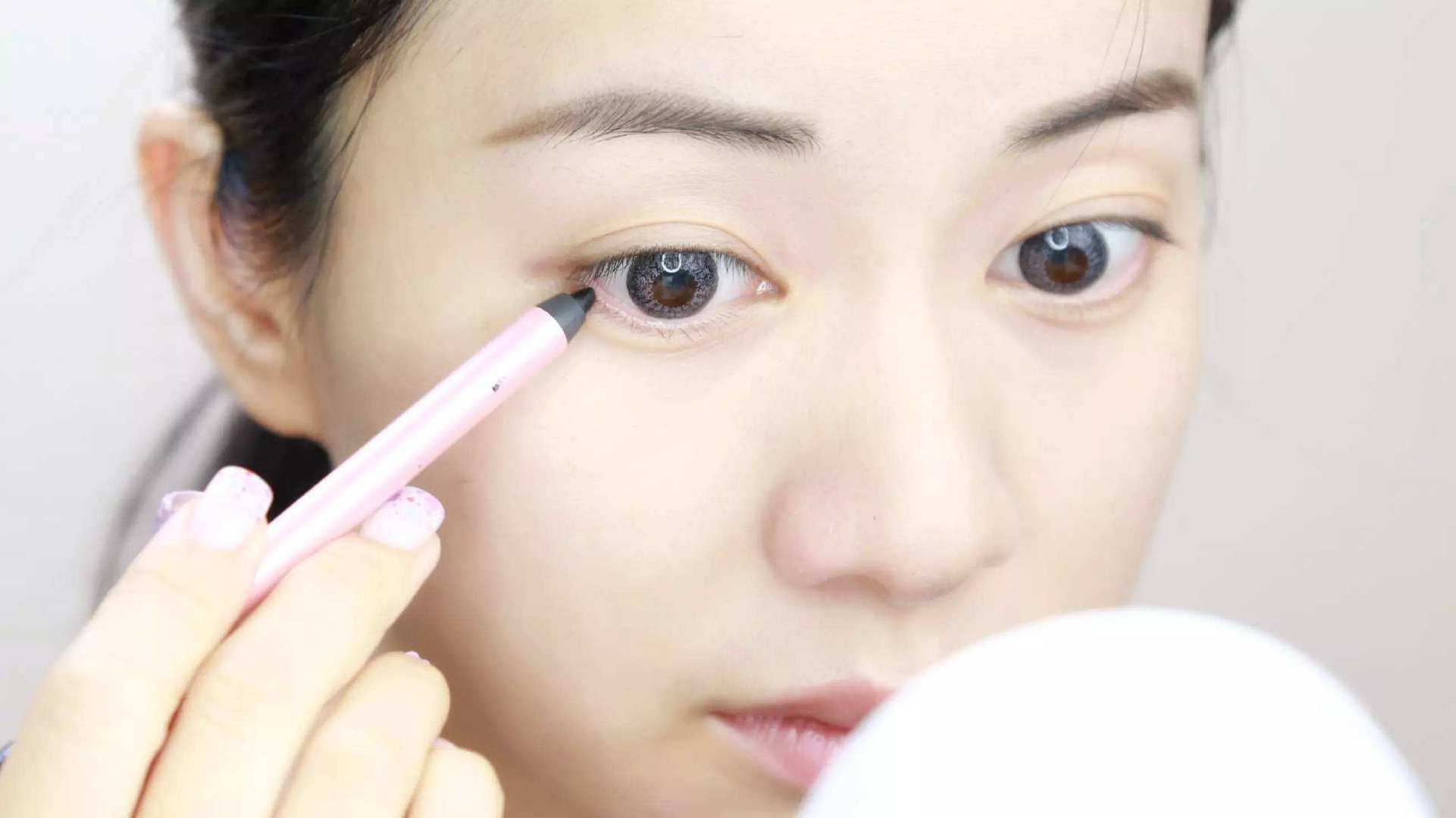 眼线总晕妆？C型笔三招定妆省2小时