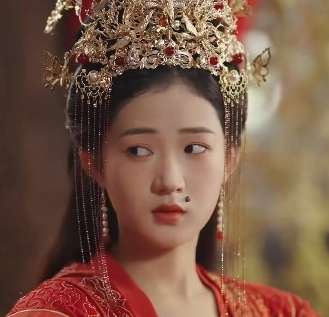 丑妃一笑也倾城？人设逆袭关键，爆红元素全解析