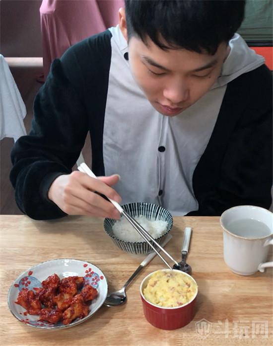 Dopa与翻译Miya合影曝光