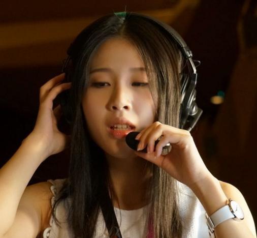 DOTA解说冷冷惊艳照片大放送,千万别错过! DOTA解说冷冷惊艳照片大放送,千万别错过!