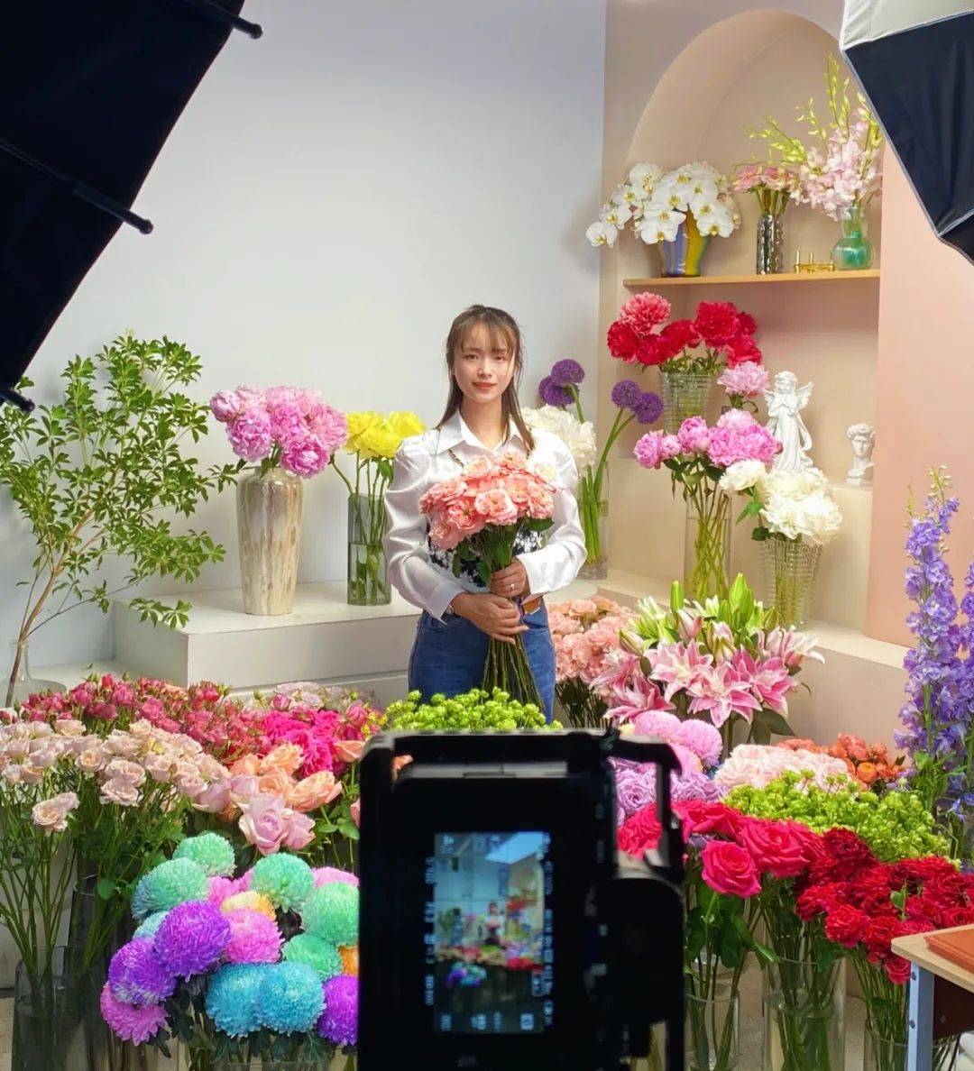 阿阮抖音直播卖花，高品质鲜花等你来选