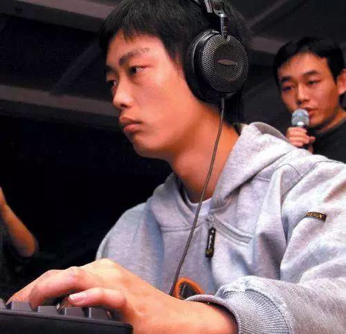 带你深入了解他的传奇电竞之路 带你深入了解他的传奇电竞之路