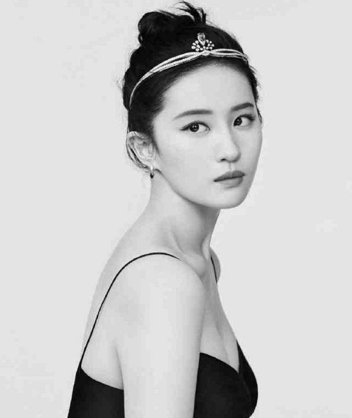 普通人能学会刘亦菲的单手平板支撑吗？