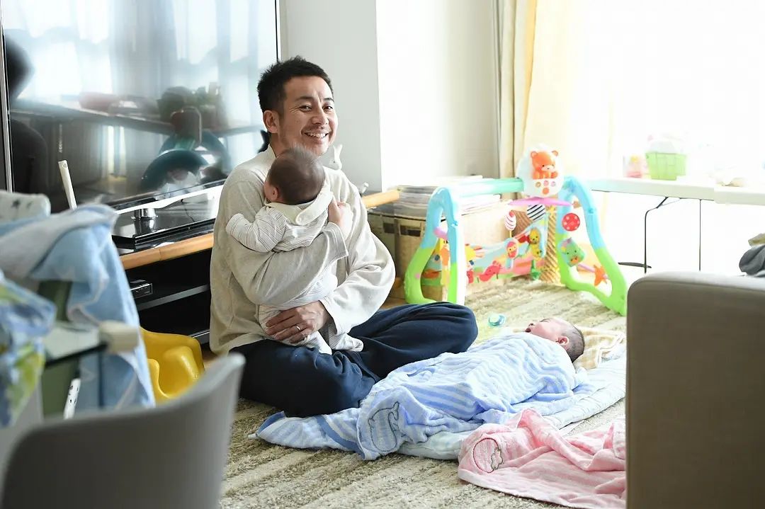 男保姆秘密生活:走进神勇奶爸的育儿纪实世界 男保姆秘密生活:走进神勇奶爸的育儿纪实世界