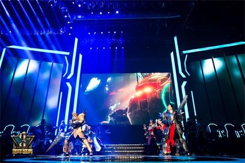 明星召唤师如何从游戏世界走向现实舞台的荣耀之旅？