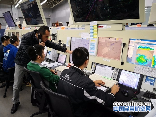 台风天如何指挥那霸机场？航空管制官4突发事故处理实录