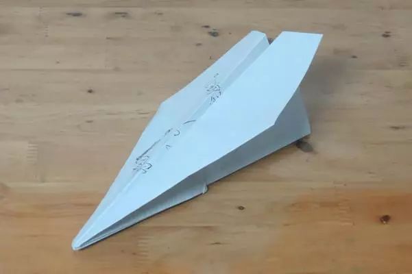 破解“小飞机纸飞机一起做游戏”的歌曲密码，点这里！