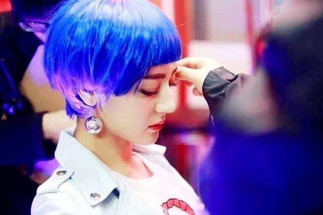 普通人能hold住杨幂同款蓝色短发吗？