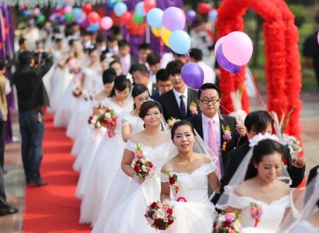 玩家真情对对碰:集体婚典盛大举行,见证爱情与游戏的双重绽放 玩家真情对对碰:集体婚典盛大举行,见证爱情与游戏的双重绽放