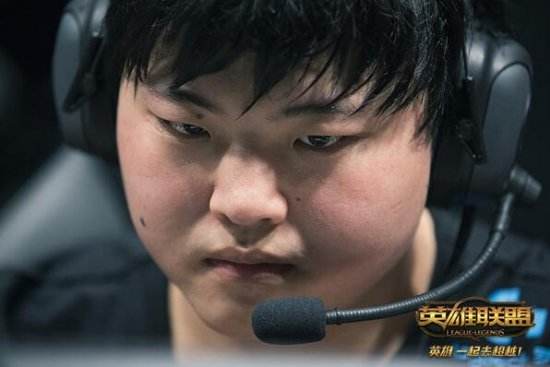 RNG选手登顶韩服评测：天才中单为何难破 高分低能 魔咒？