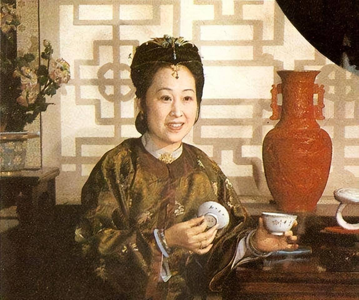 薛姨妈到底啥人设_豪门贵妇生存法则_三天读懂红楼第一妈