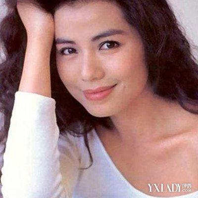 孔雀鱼生小鱼前会疯狂撞缸吗？