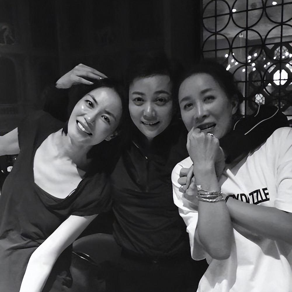 床底下到底藏了多少秘密？