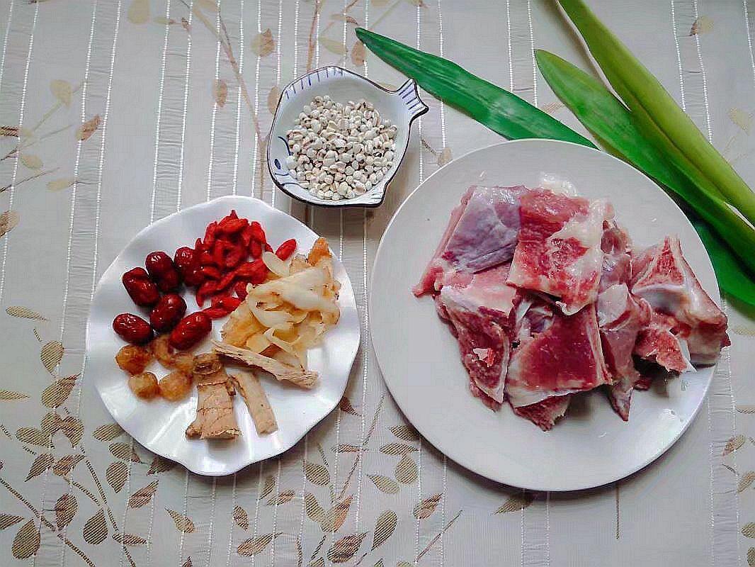 薏米泡水喝真的能祛湿美白吗? 薏米泡水喝真的能祛湿美白吗?