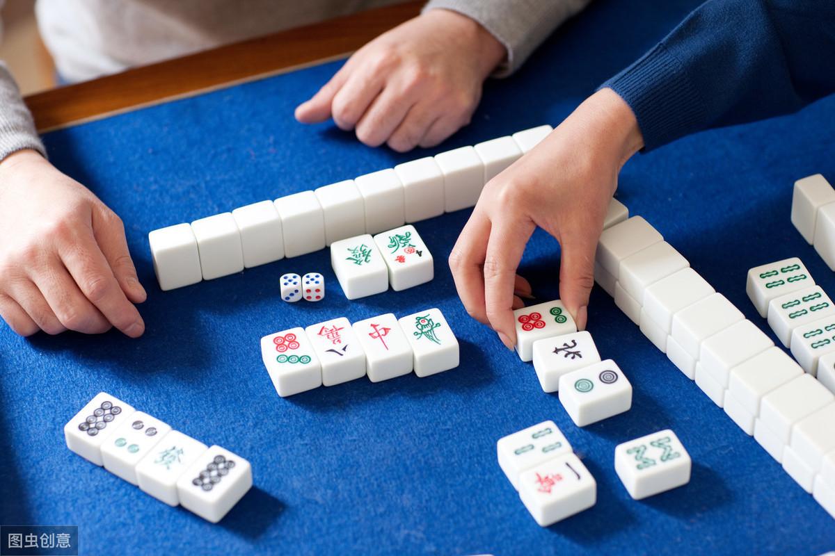 红龙鱼养三个月就死是怎么回事？