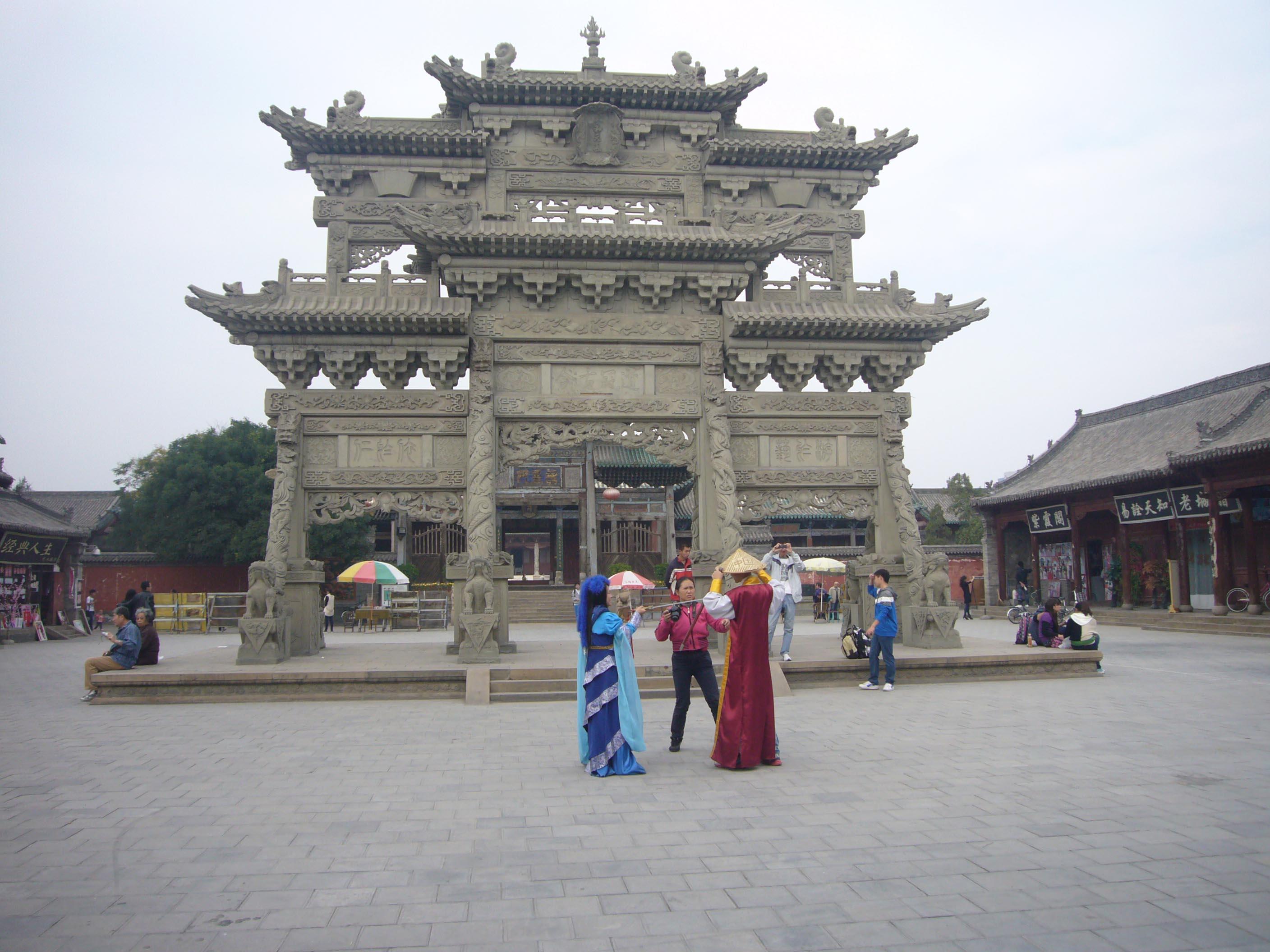 属鸡的人2012年真的会犯太岁吗？