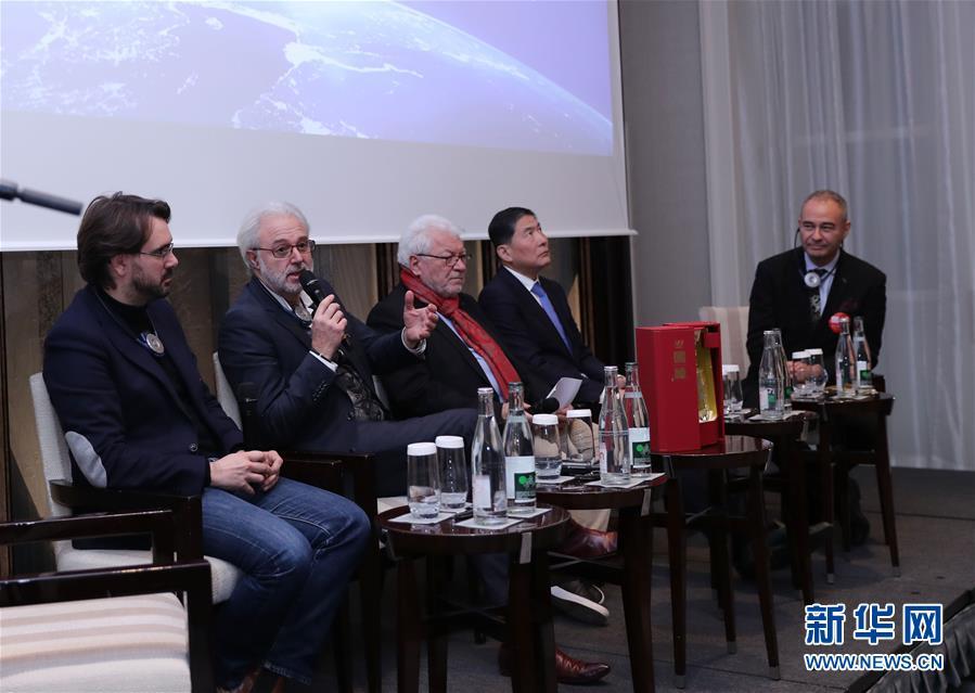 在巴黎生活必须加入华人论坛吗？