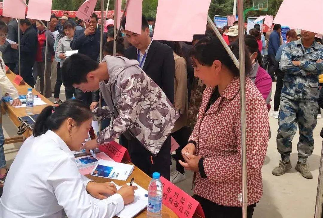 带鸿字的男孩名字大全 - 精选独特寓意名字推荐