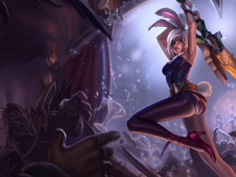 放逐之刃锐雯的出装如何根据局势灵活调整？