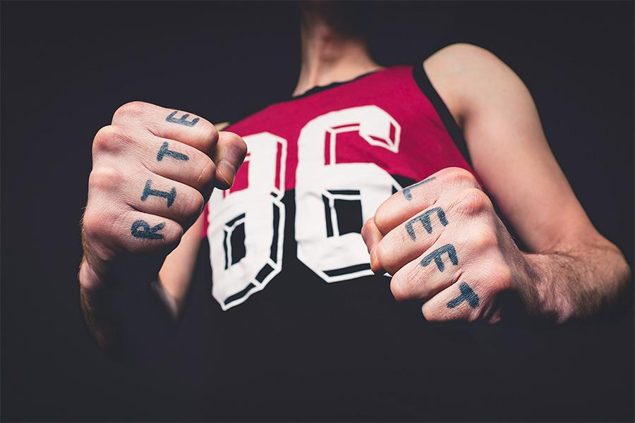 已婚中年女人梦见洗脸暗示什么？