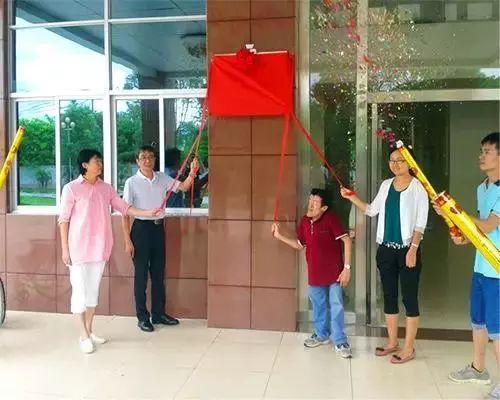 淘宝客服只会回 亲 就能月入过万？