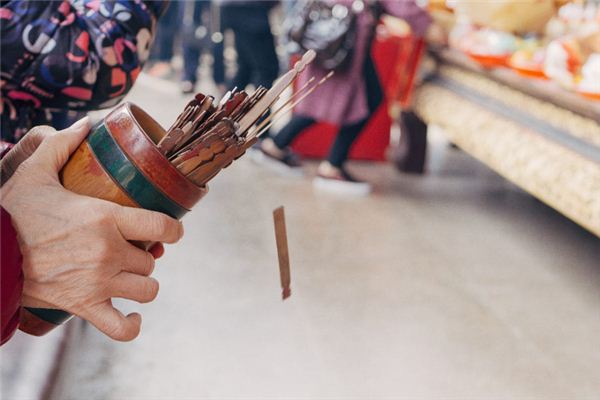 六爻排盘在线解卦_六爻在线排卦_在线排盘六爻起卦