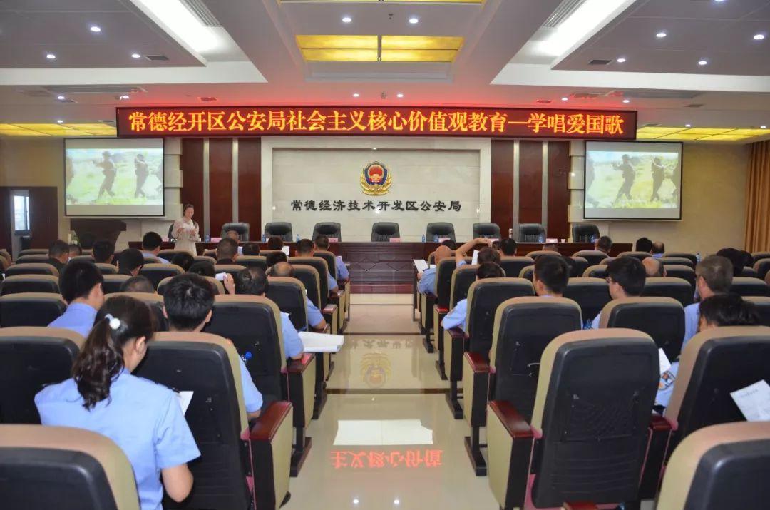 生于七月四日为什么被称为最残酷的爱国教育片？