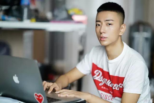 师洋的淘宝店：过气选秀明星如何靠“浮夸”年入千万？