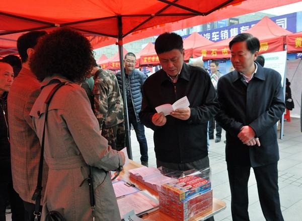 右手断掌女人的命运解析：手相学中的特殊象征与意义