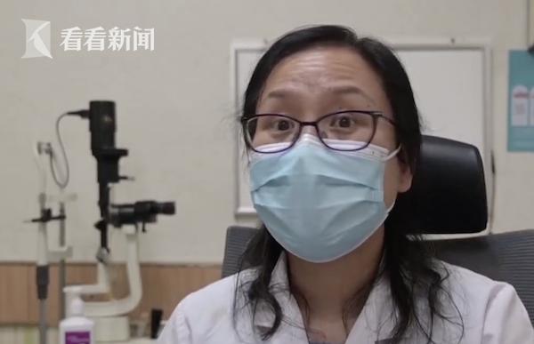 女子因与宠物狗太过亲密，眼中竟捉出两条活虫