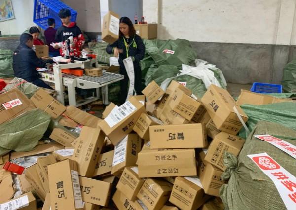 拼多多100元现金助力到底要拉多少人？