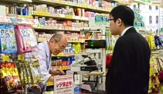 成人用品到底是啥？便利店门口的盒子藏着什么秘密？