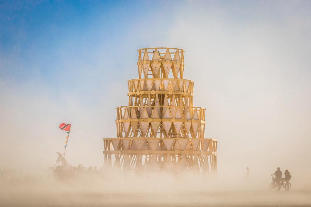 1995年出生的人属什么？2023年多少岁了？