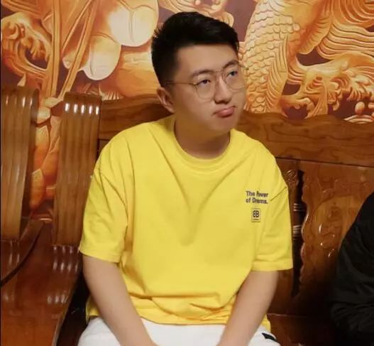 网络神豪“皇族天赐”的真实面目究竟如何？