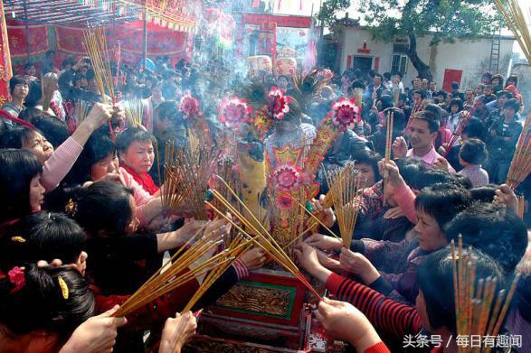 抖音网页版发布作品教程：如何拍摄并让抖音作品火起来